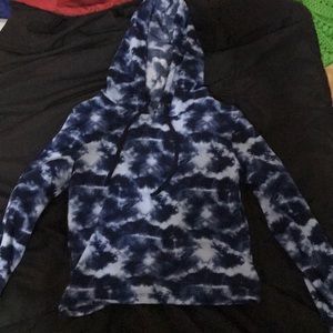 Brand-Feathers. Cropped Hoodie. Very comfortable!